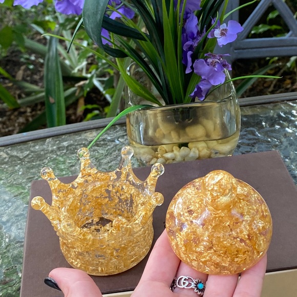 Gold Crown Decorative Resin Art Box - Picture 4 of 16